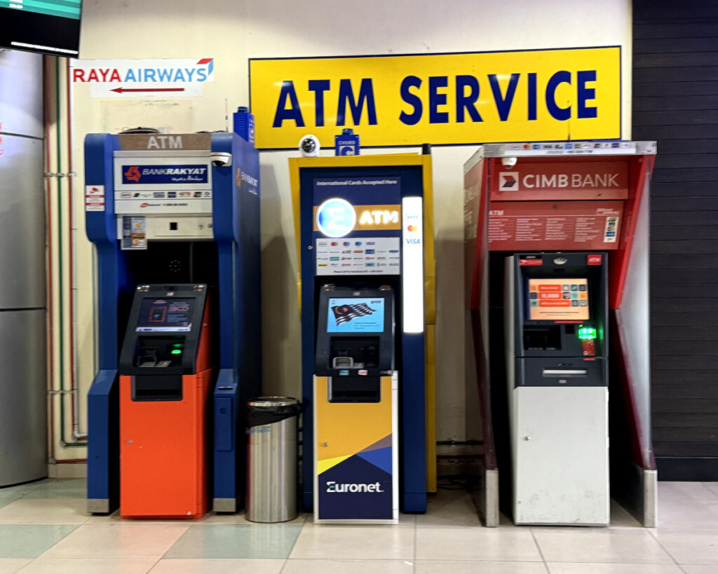 ラブアン空港1階:ATM